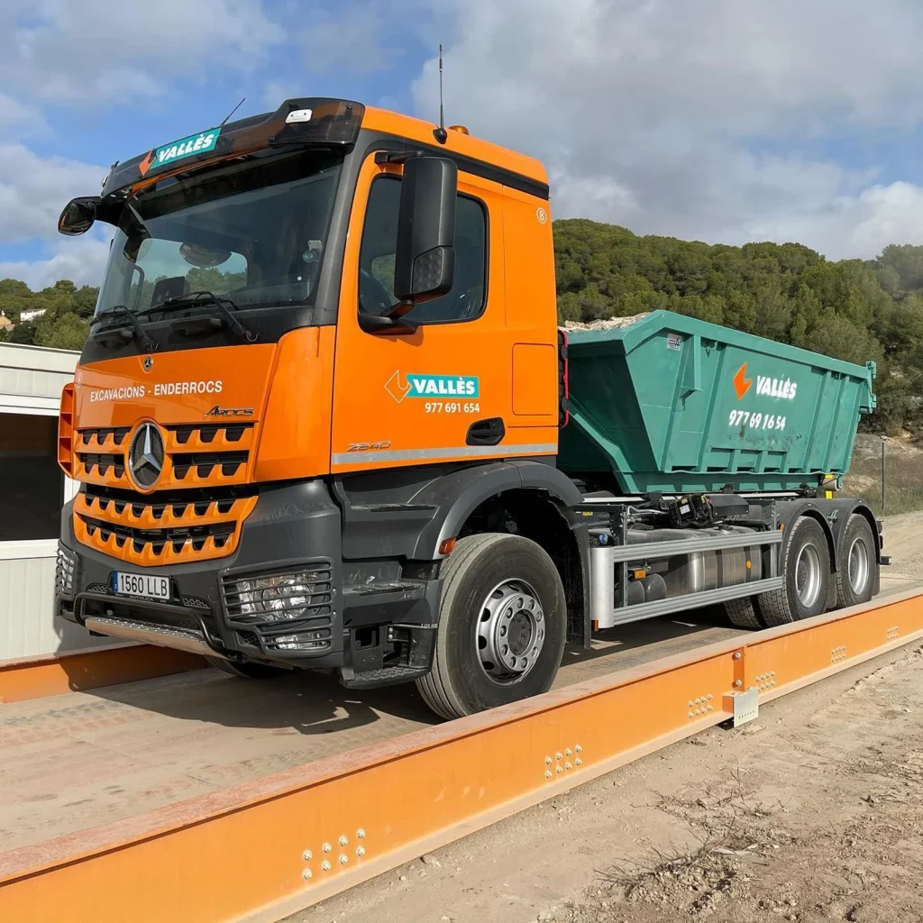 Camió de contenidors de Vallès Grup